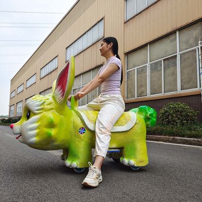 Levensechte elektrische rit op dinosaurus op afstandsbediening dinosaurus kinderrit