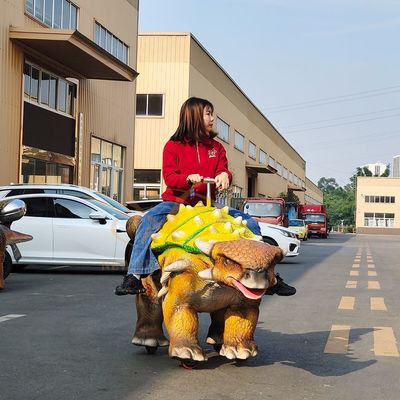 Realistyczny chodzący dinozaur Zindywidualizowany Animatroniczny Dinosaur Ride dla centrum handlowego